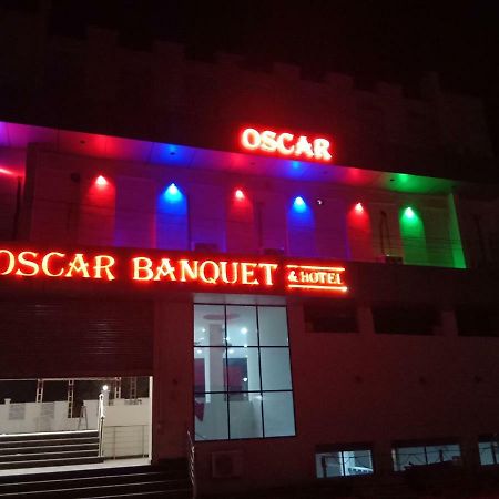 Oscar Banquet And Hotel คาลคา ภายนอก รูปภาพ