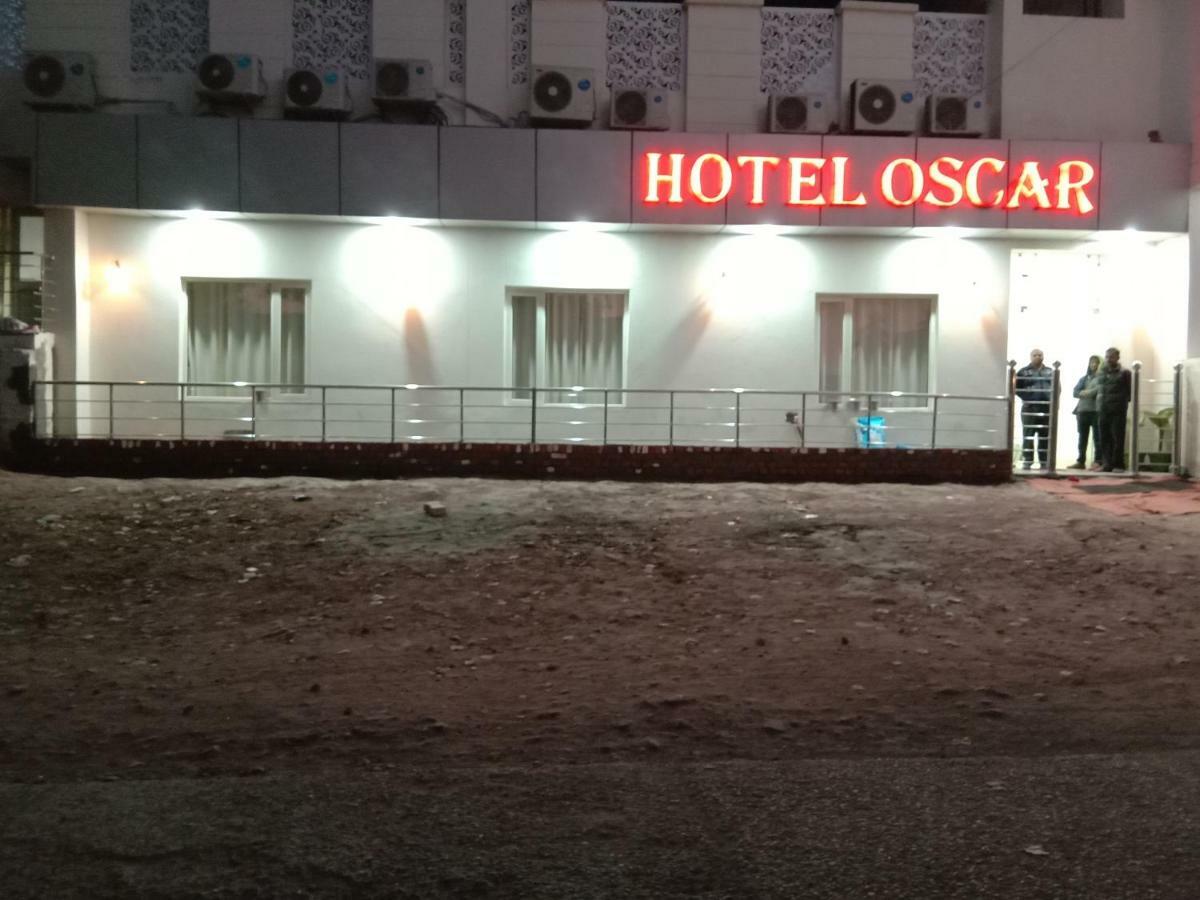 Oscar Banquet And Hotel คาลคา ภายนอก รูปภาพ