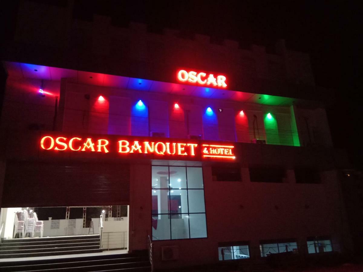 Oscar Banquet And Hotel คาลคา ภายนอก รูปภาพ